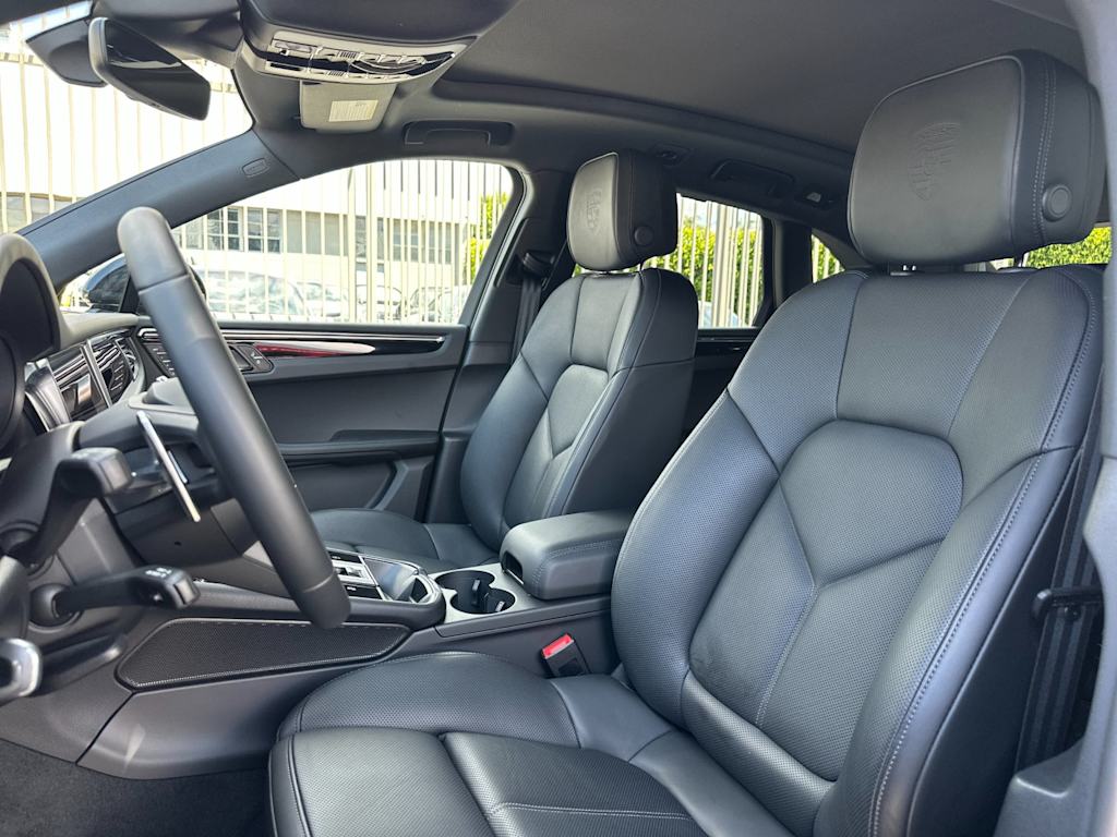 Thumbnail: 2026 Porsche Macan - 9