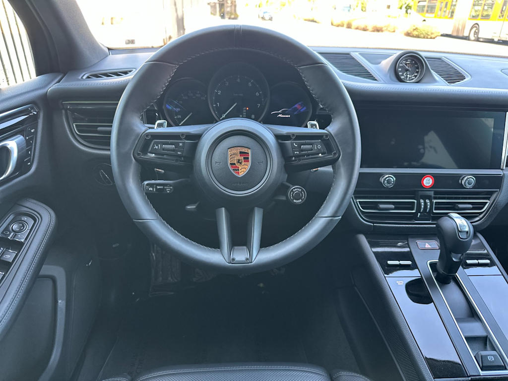 Thumbnail: 2026 Porsche Macan - 12