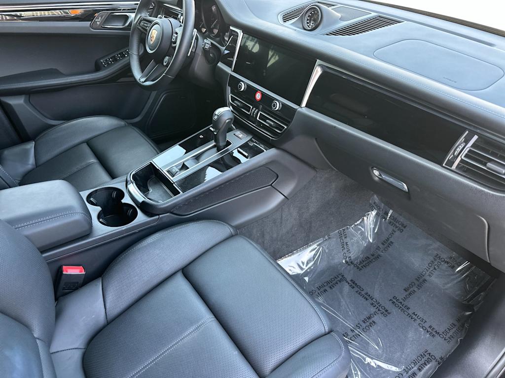 Thumbnail: 2026 Porsche Macan - 13