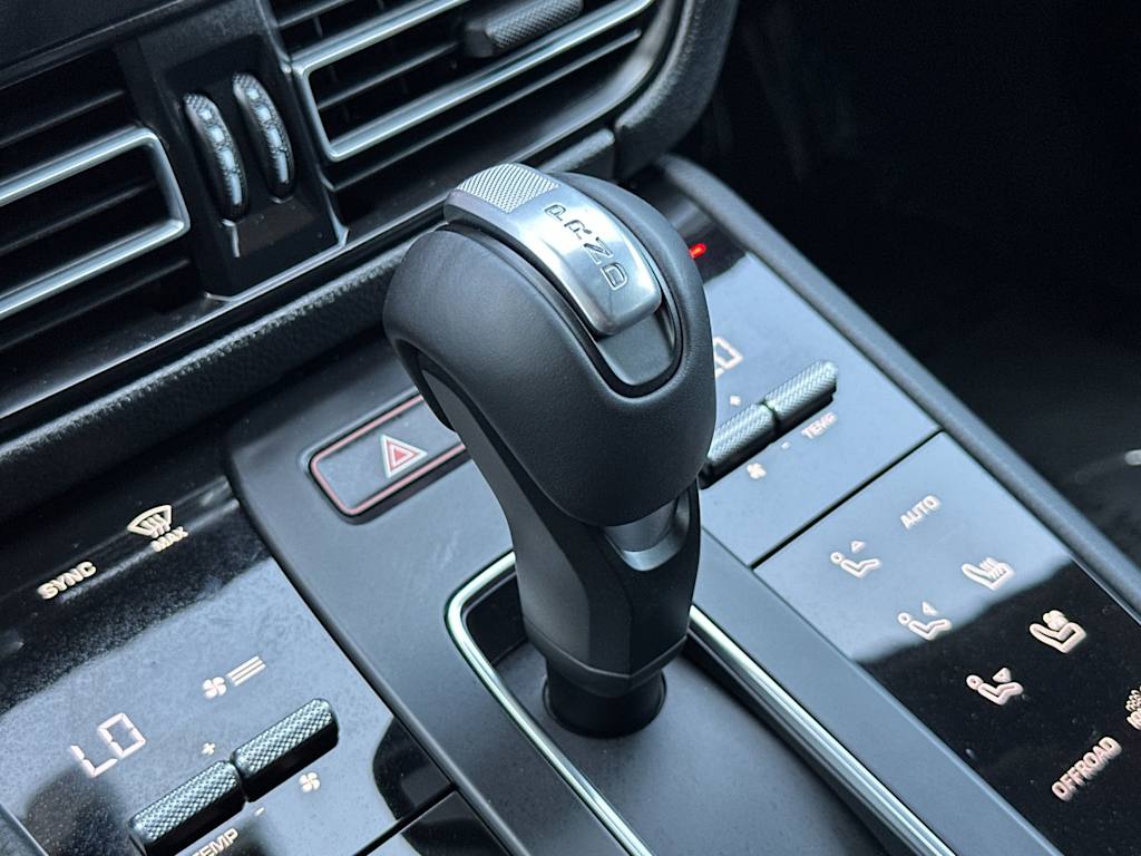 Thumbnail: 2026 Porsche Macan - 28