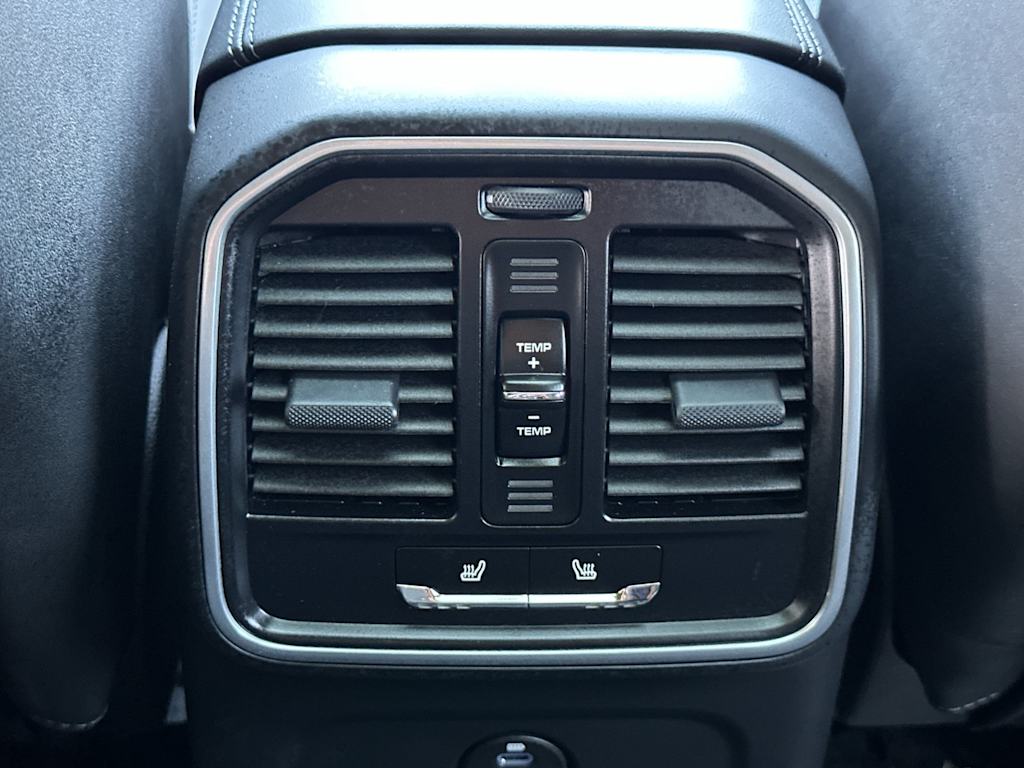 Thumbnail: 2026 Porsche Macan - 23