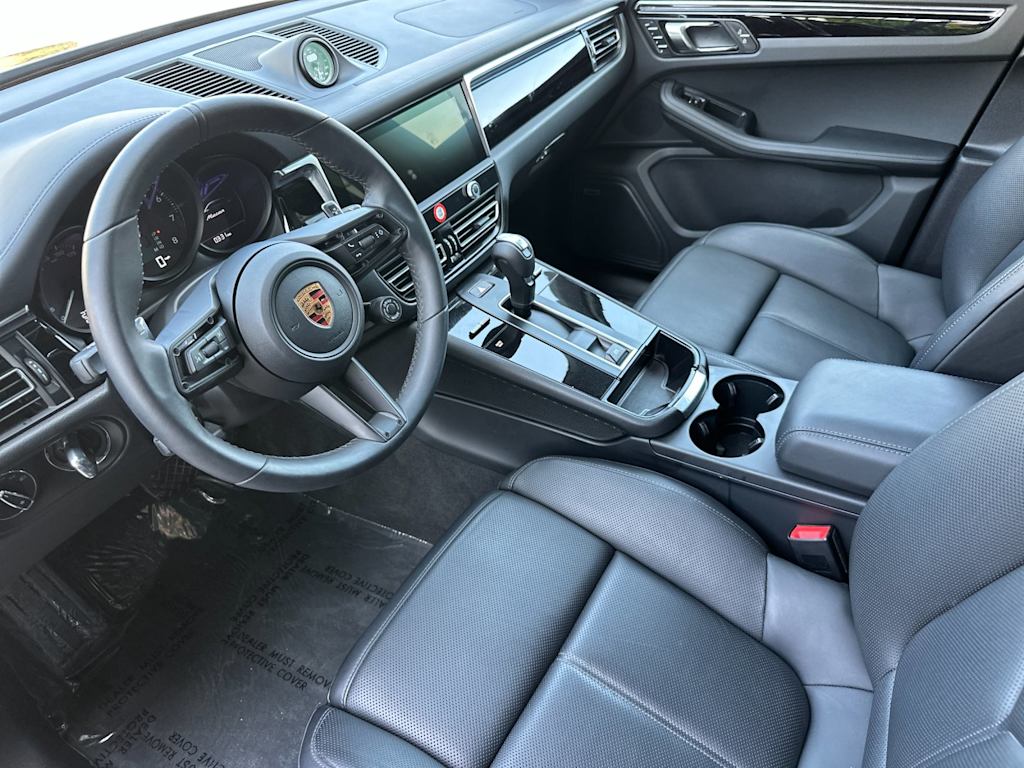 Thumbnail: 2026 Porsche Macan - 2