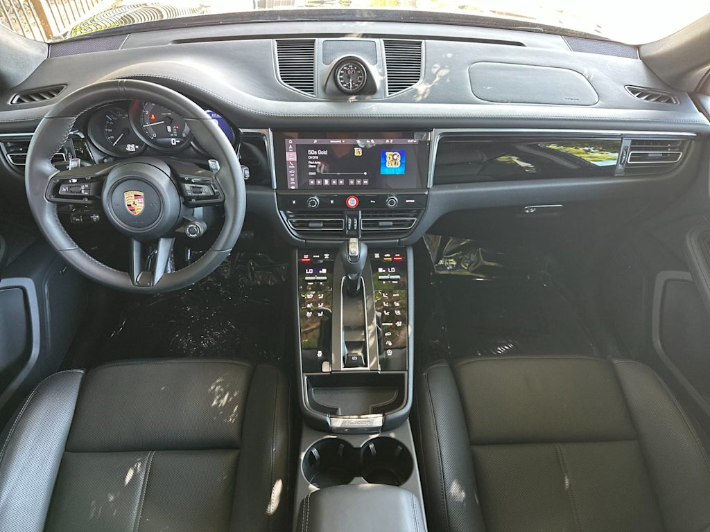 Thumbnail: 2026 Porsche Macan - 9