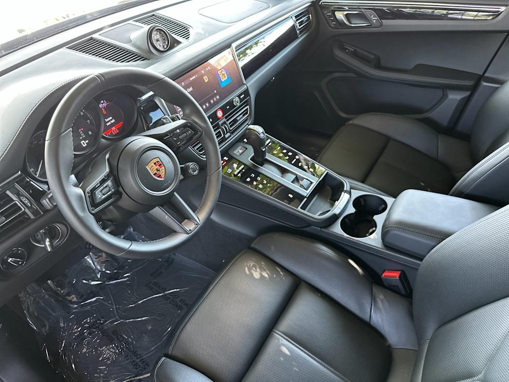 Thumbnail: 2026 Porsche Macan - 2