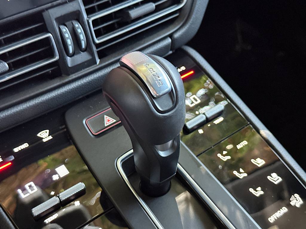 Thumbnail: 2026 Porsche Macan - 28