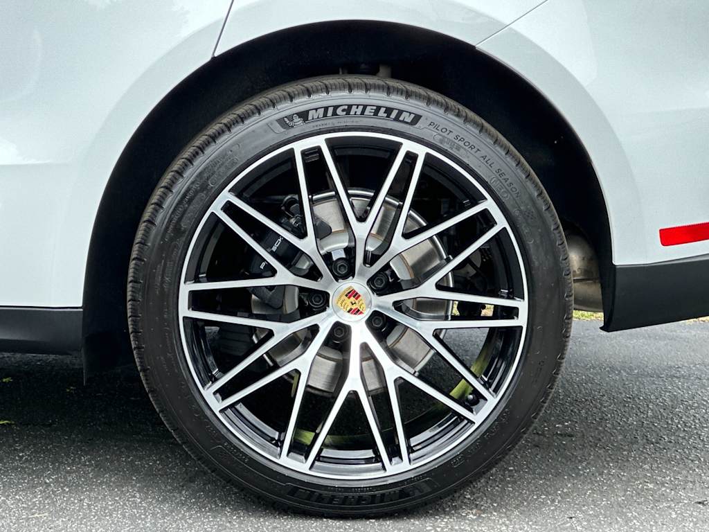 Thumbnail: 2026 Porsche Macan - 8