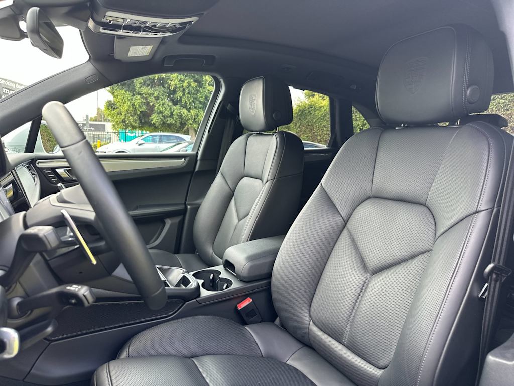 Thumbnail: 2026 Porsche Macan - 11