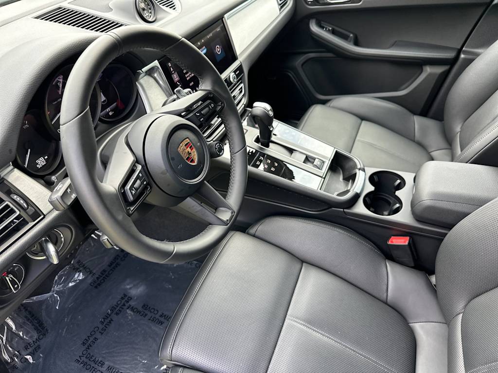 Thumbnail: 2026 Porsche Macan - 10