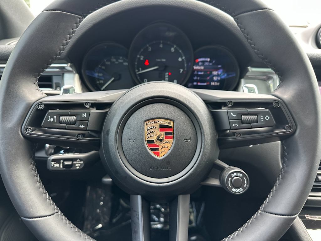 Thumbnail: 2026 Porsche Macan - 29