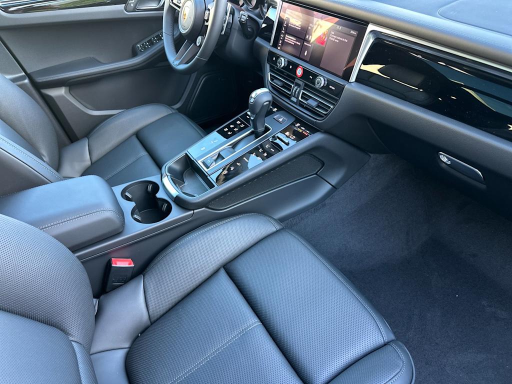 Thumbnail: 2026 Porsche Macan - 12