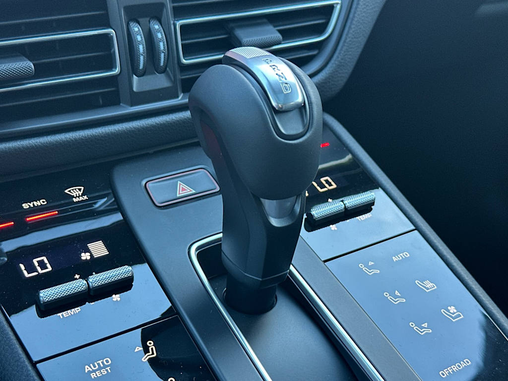 Thumbnail: 2026 Porsche Macan - 29