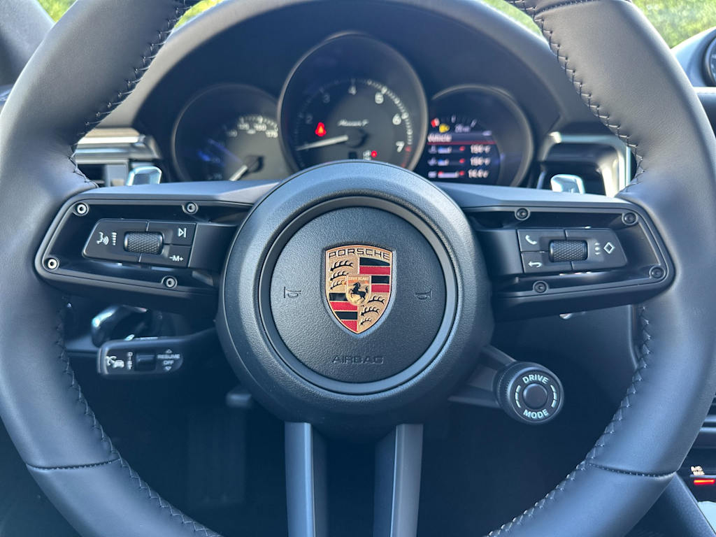 Thumbnail: 2026 Porsche Macan - 30