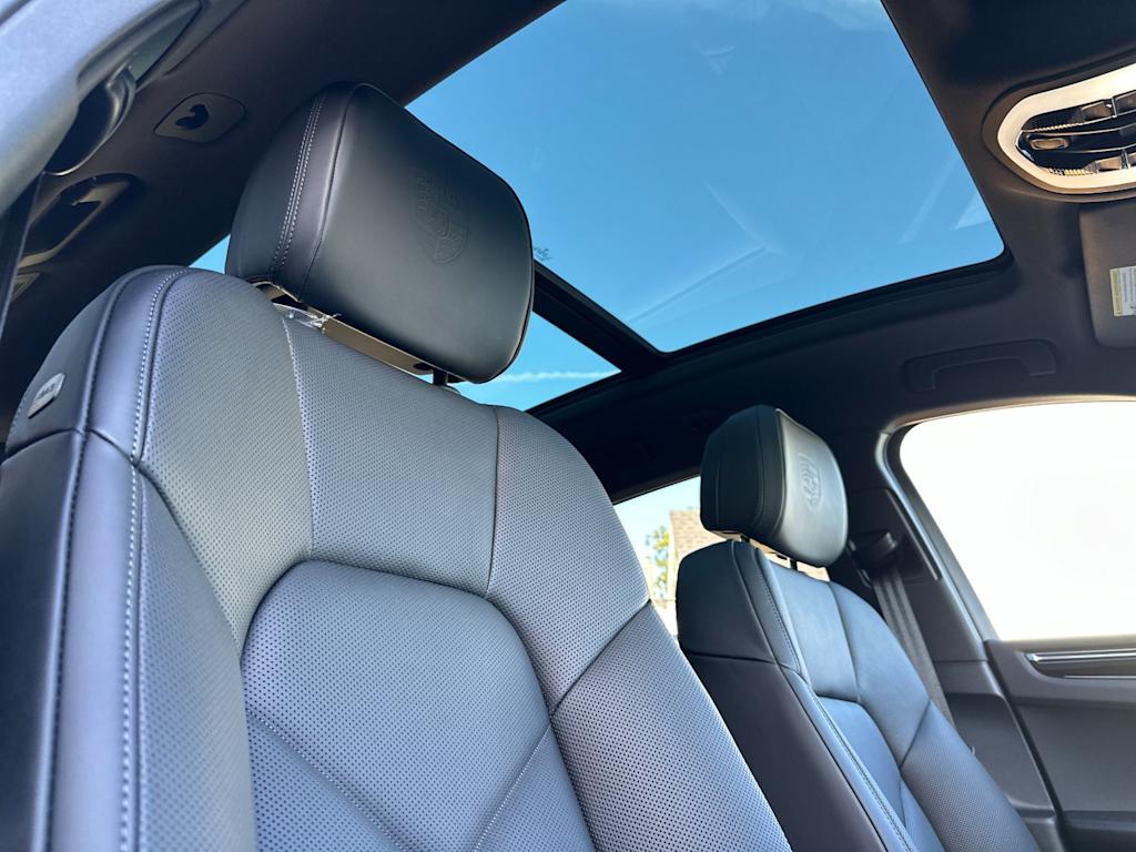 Thumbnail: 2026 Porsche Macan - 24