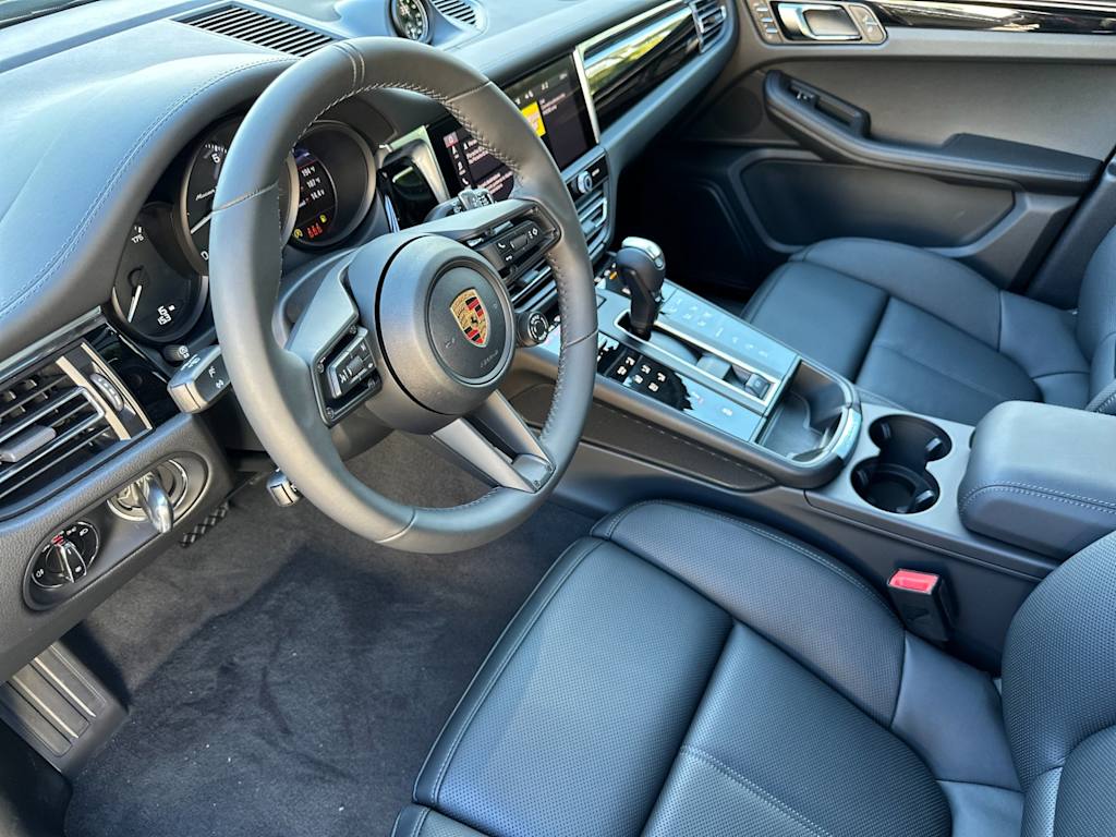 Thumbnail: 2026 Porsche Macan - 2
