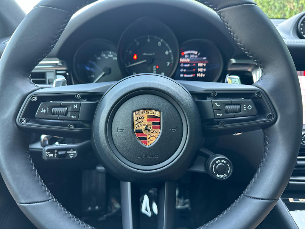 Thumbnail: 2026 Porsche Macan - 30