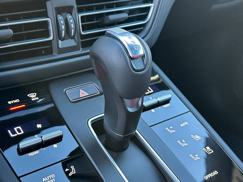 Thumbnail: 2026 Porsche Macan - 30
