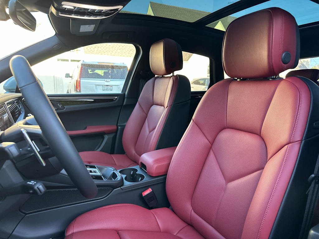 Thumbnail: 2026 Porsche Macan - 11