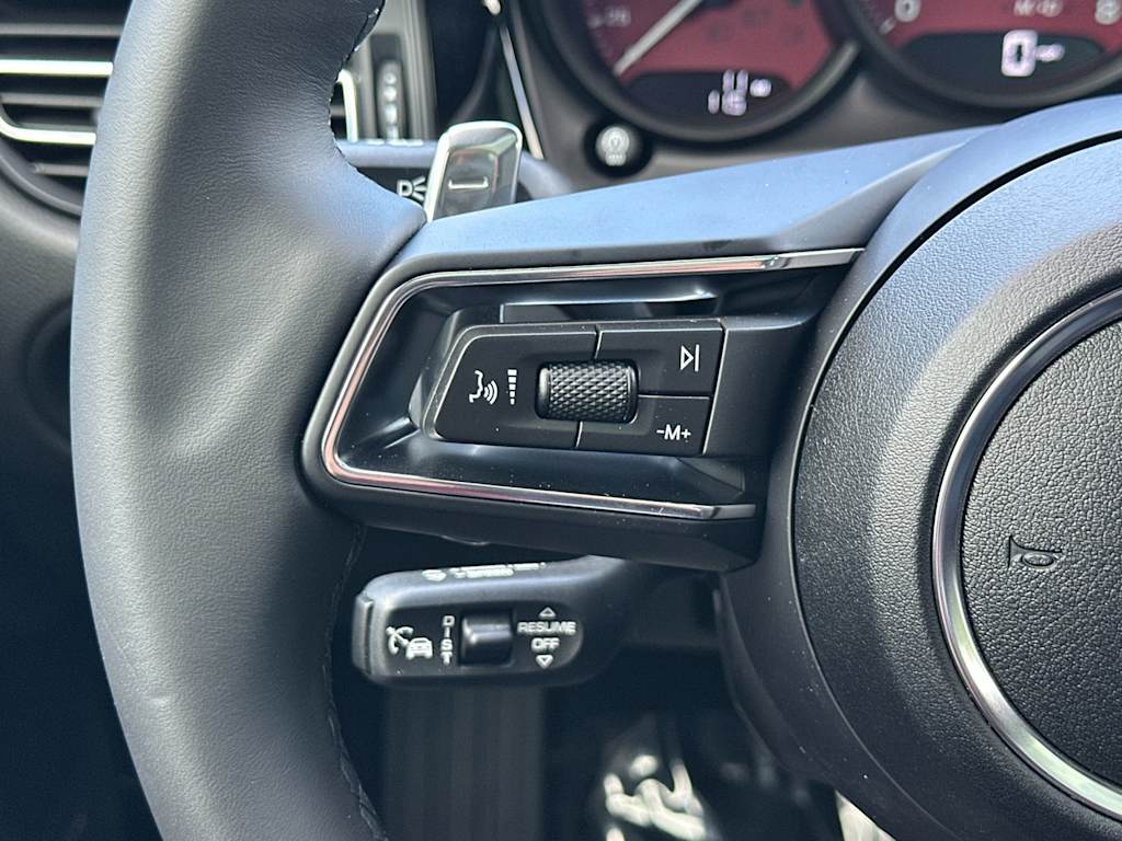 Thumbnail: 2026 Porsche Macan - 31
