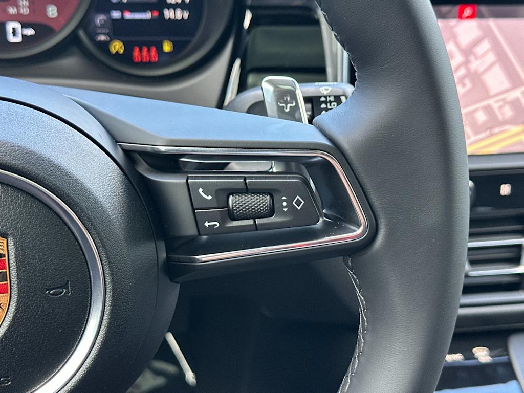 Thumbnail: 2026 Porsche Macan - 32