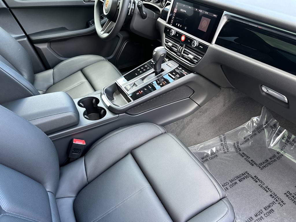 Thumbnail: 2026 Porsche Macan - 24