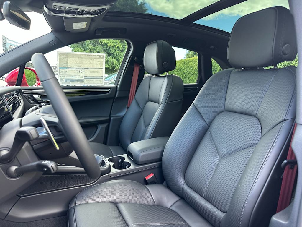 Thumbnail: 2026 Porsche Macan - 11