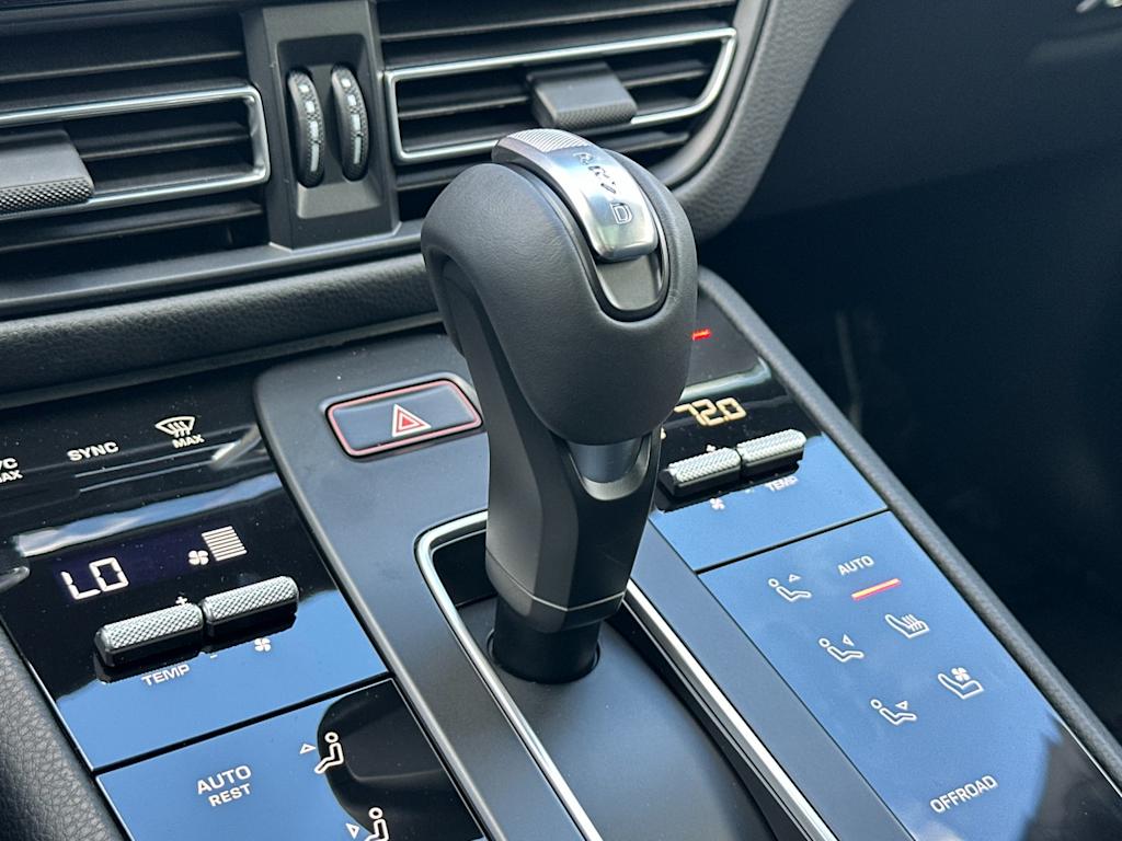 Thumbnail: 2026 Porsche Macan - 30