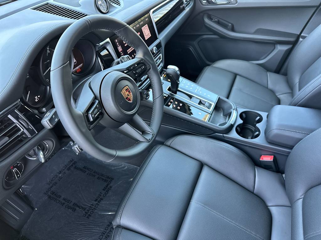 Thumbnail: 2026 Porsche Macan - 9