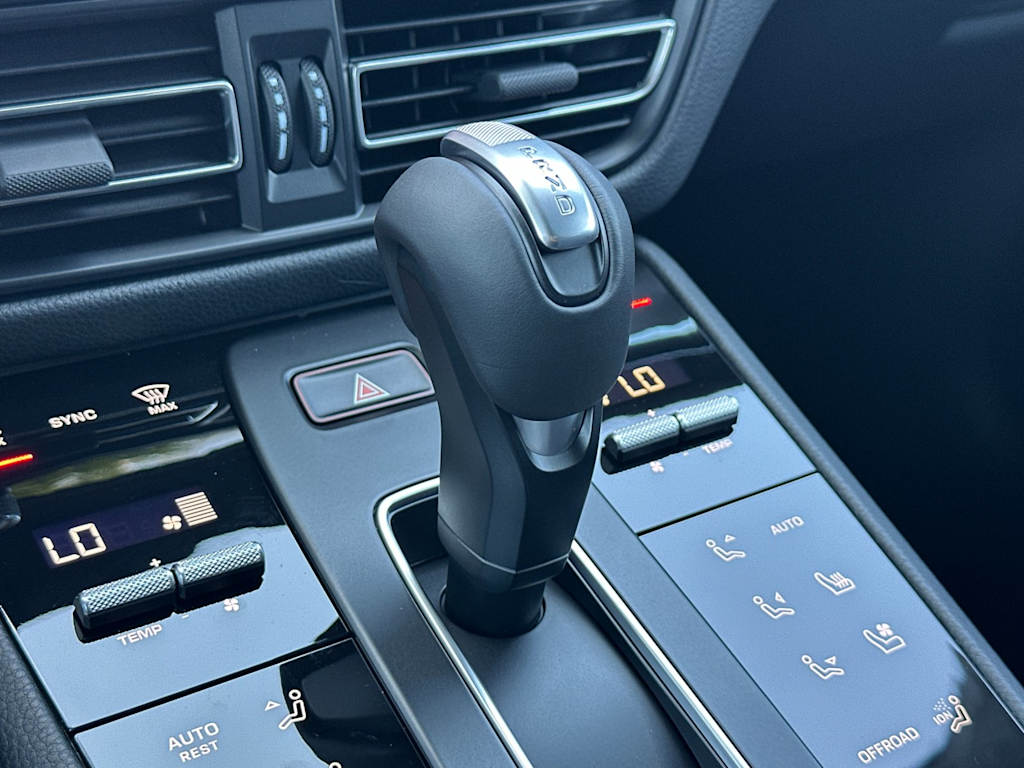 Thumbnail: 2026 Porsche Macan - 28