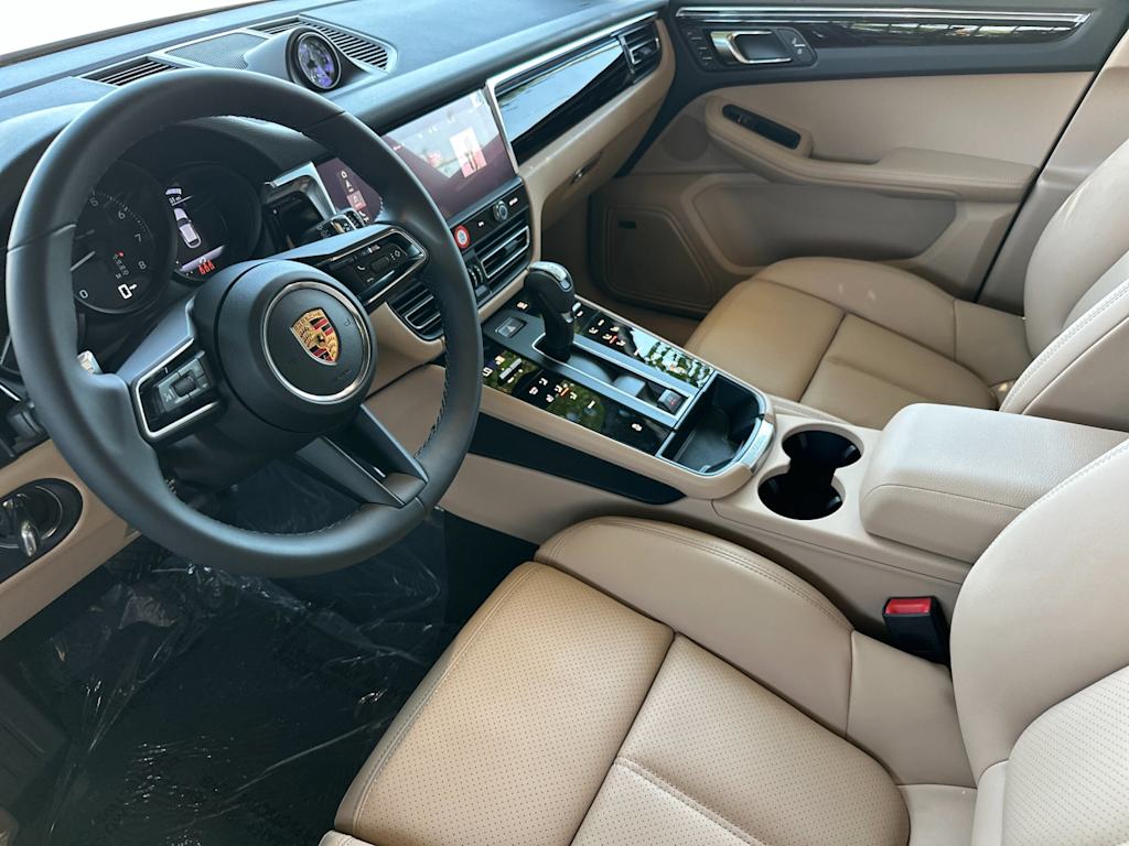 Thumbnail: 2026 Porsche Macan - 2