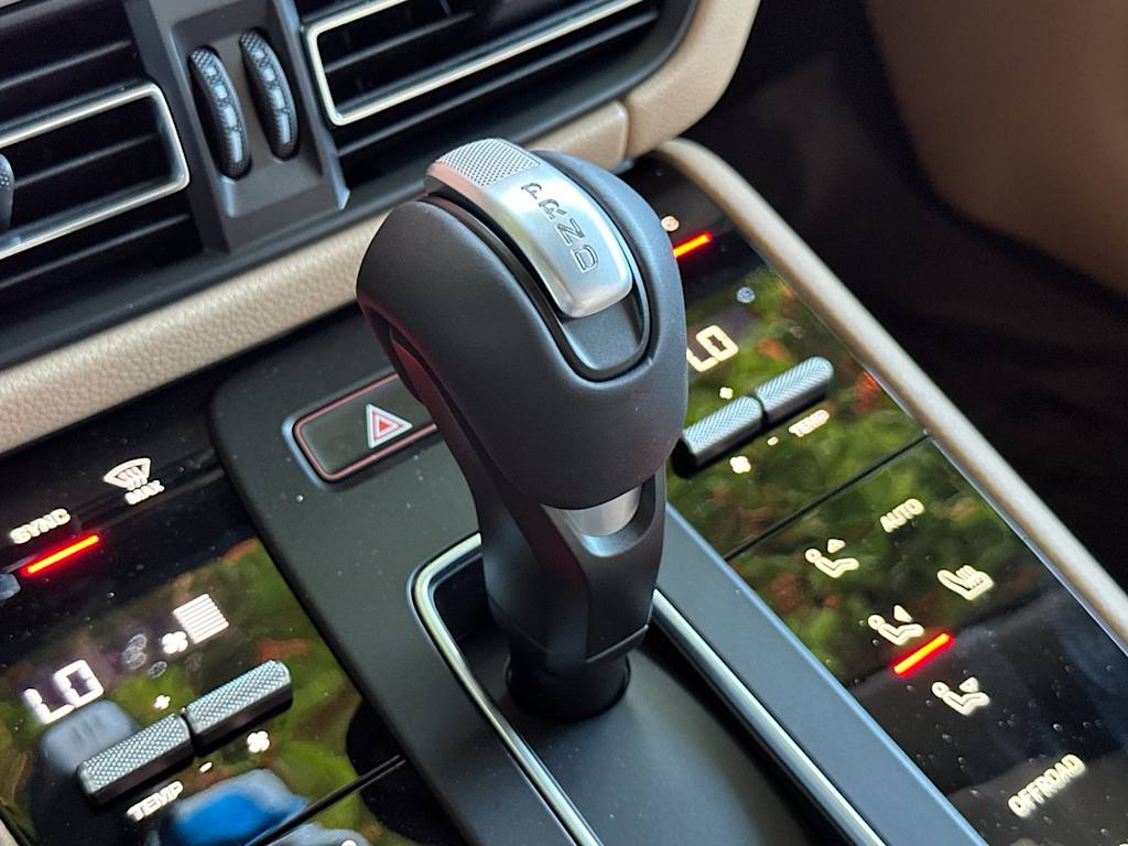 Thumbnail: 2026 Porsche Macan - 28