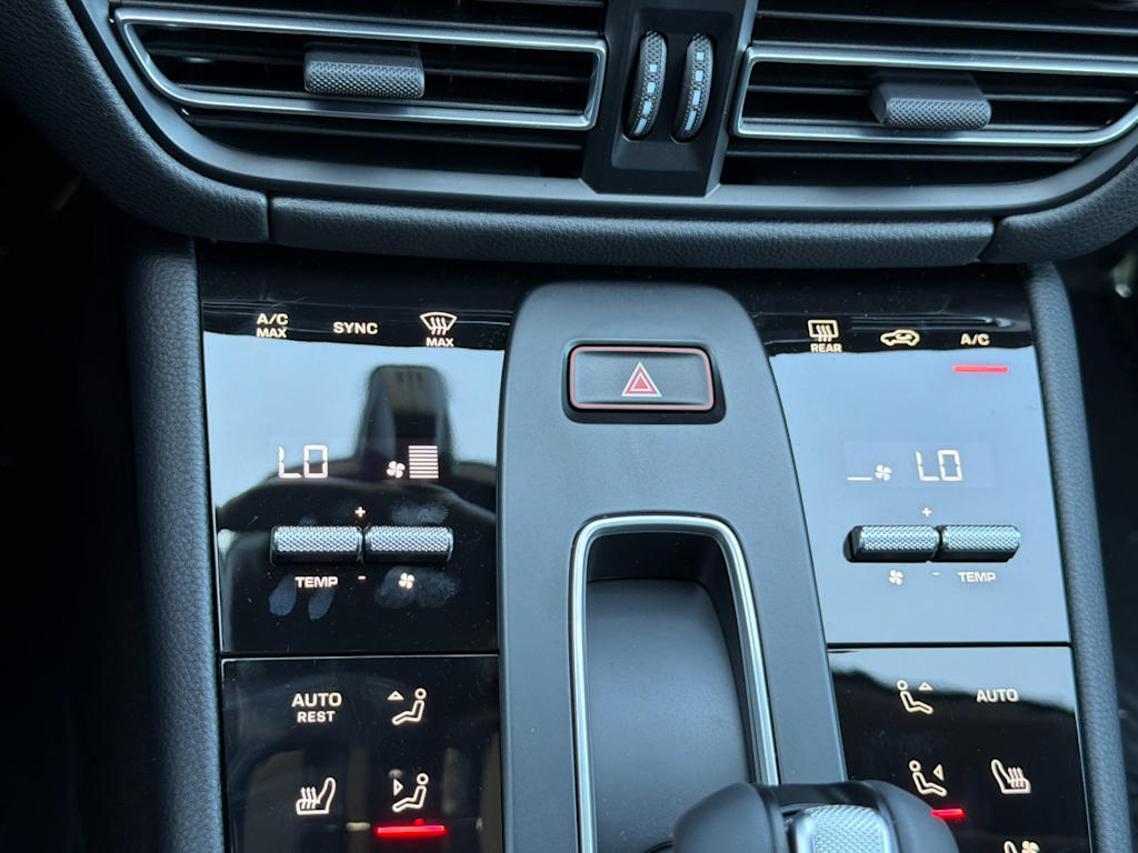 Thumbnail: 2026 Porsche Macan - 15