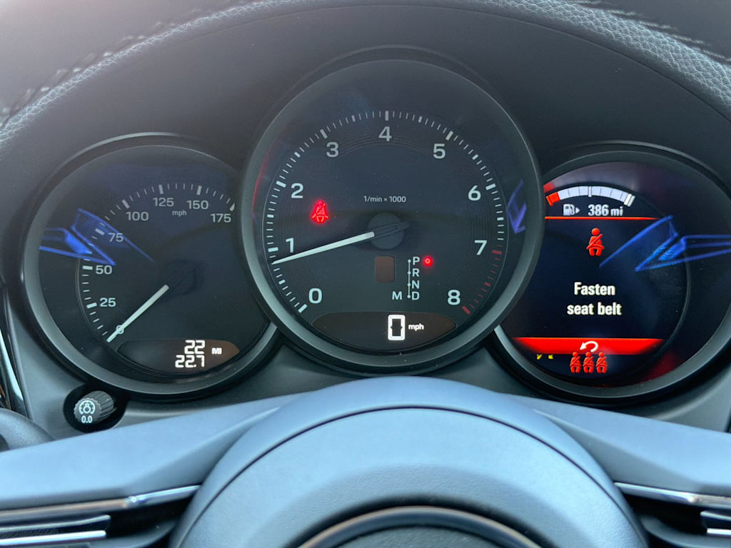 Thumbnail: 2026 Porsche Macan - 16