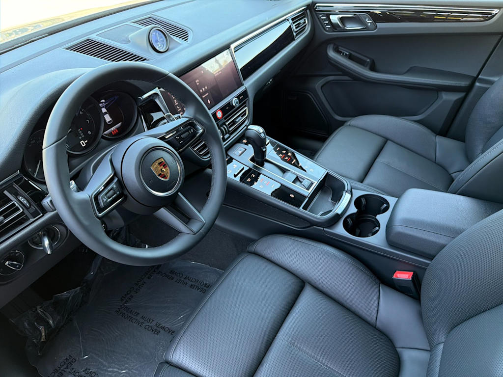 Thumbnail: 2026 Porsche Macan - 2