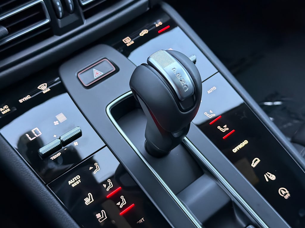 Thumbnail: 2026 Porsche Macan - 28