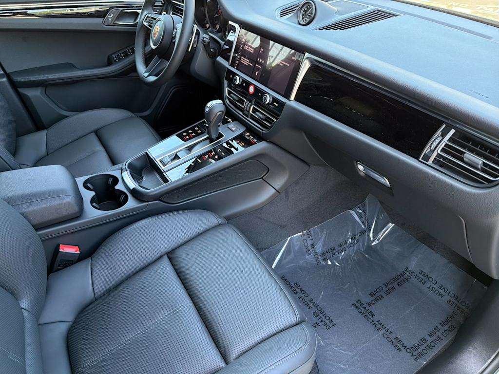 Thumbnail: 2026 Porsche Macan - 13