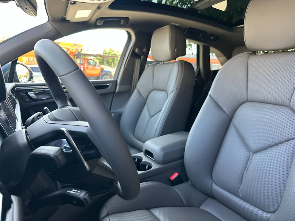 Thumbnail: 2026 Porsche Macan - 10