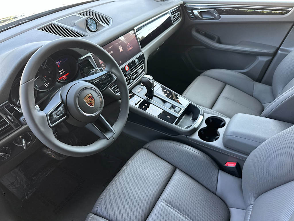 Thumbnail: 2026 Porsche Macan - 2
