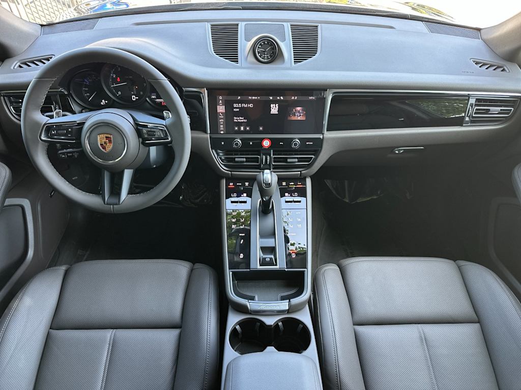 Thumbnail: 2026 Porsche Macan - 9