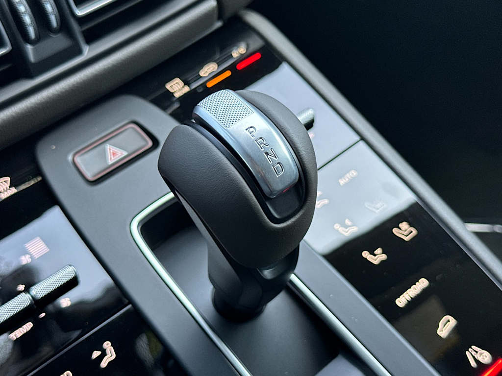 Thumbnail: 2026 Porsche Macan - 27