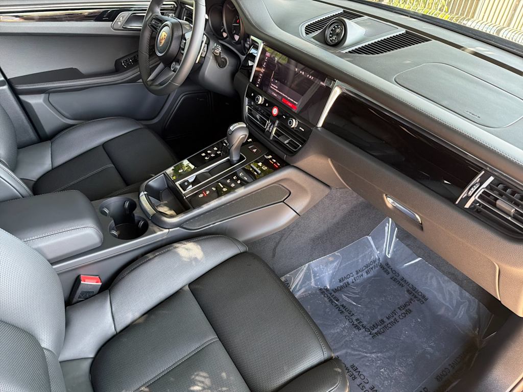 Thumbnail: 2026 Porsche Macan - 13