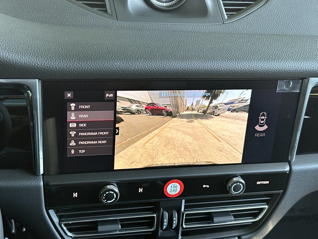 Thumbnail: 2026 Porsche Macan - 27