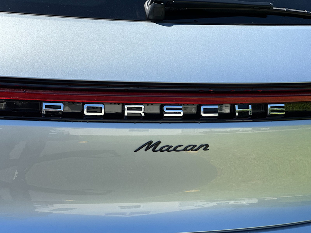 Thumbnail: 2026 Porsche Macan - 32