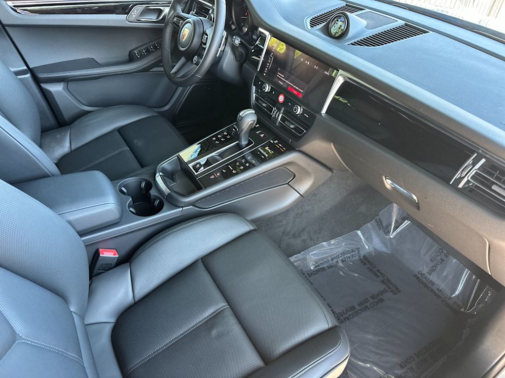 Thumbnail: 2026 Porsche Macan - 13