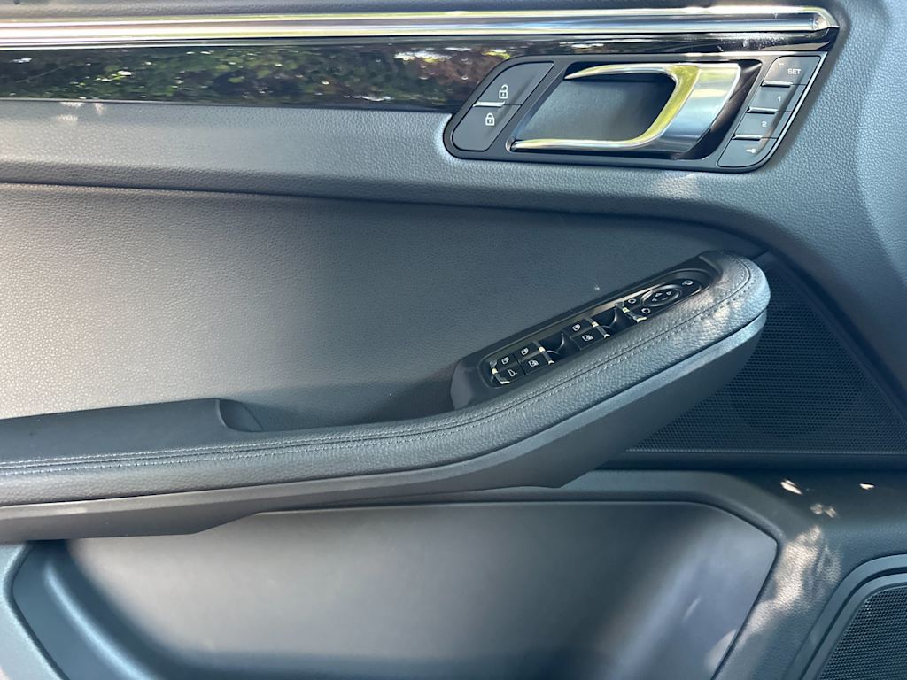 Thumbnail: 2026 Porsche Macan - 22