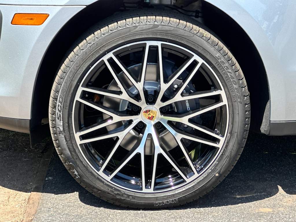 Thumbnail: 2026 Porsche Macan - 8