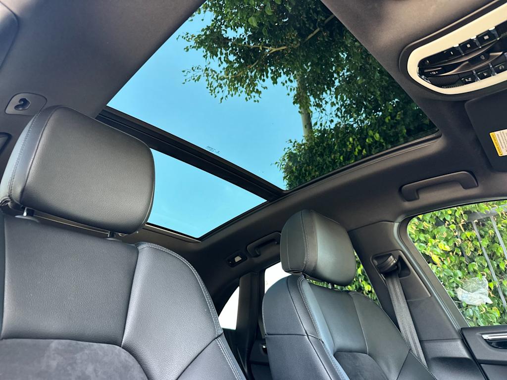 Thumbnail: 2019 Porsche Macan - 25