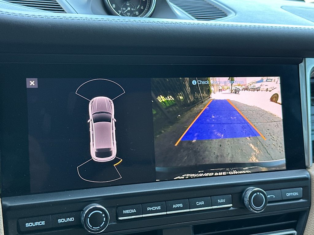 Thumbnail: 2021 Porsche Macan - 29