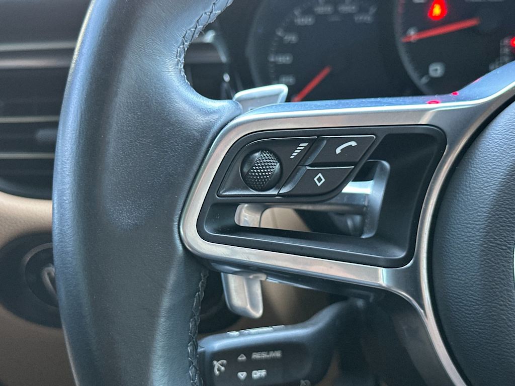 Thumbnail: 2021 Porsche Macan - 31