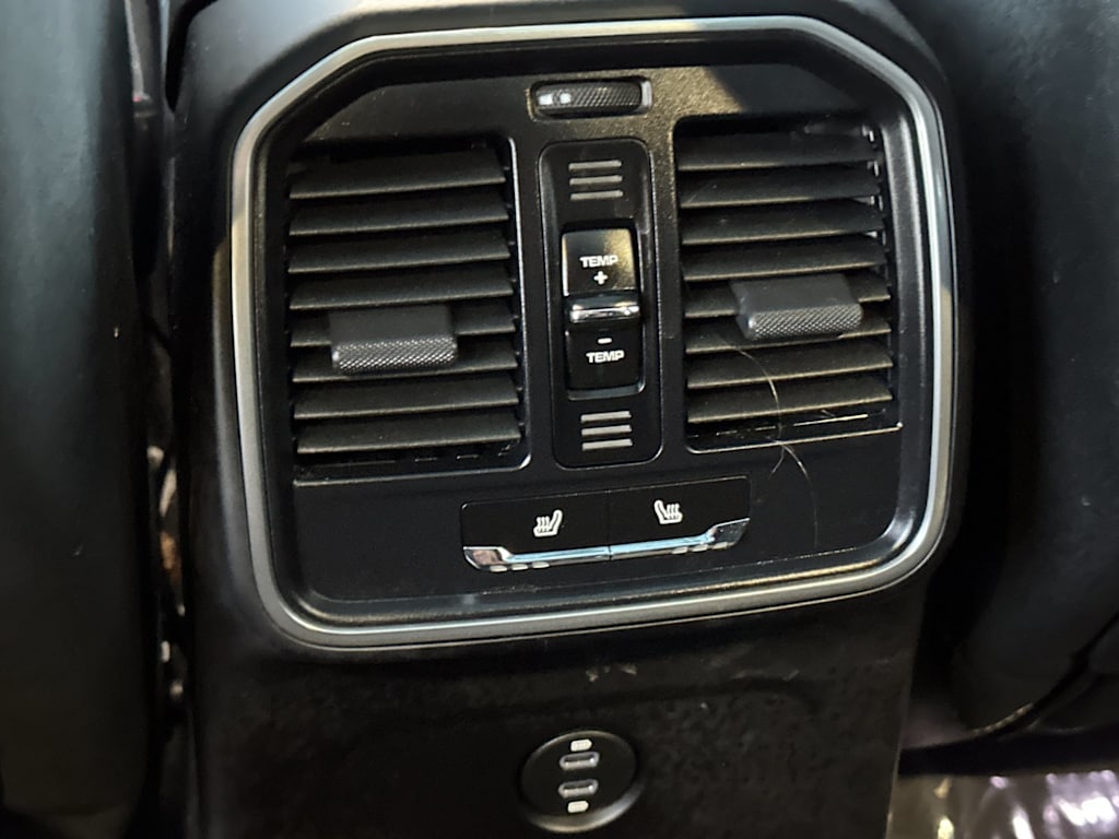 Thumbnail: 2025 Porsche Macan - 23