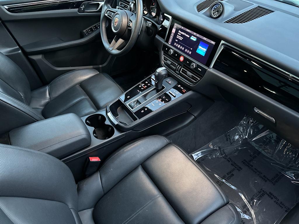 Thumbnail: 2025 Porsche Macan - 12